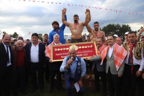 46. Yapraklı Yağlı Güreşleri'nin Başpehlivanı Cengizhan Şimşek oldu 3 46-yaprakli-yagli-gureslerinin-baspehlivani-cengizhan-simsek-oldu-Nrv7GMeI.jpg