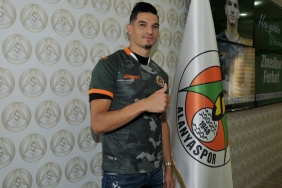 alanyaspor-zinedine-ferhat-ile-2-yillik-sozlesme-imzaladi-yqqZUQzt.jpg