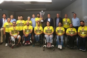 Ali Koç, Fenerbahçe Tekerlekli Sandalye Basketbol Takımı'yla bir araya geldi 3 ali-koc-fenerbahce-tekerlekli-sandalye-basketbol-takimiyla-bir-araya-geldi-OgRwmSdz.jpg