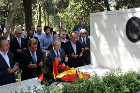 Ali Sami Yen kabri başında anıldı 6 ali-sami-yen-kabri-basinda-anildi-PvRiGNnJ.jpg