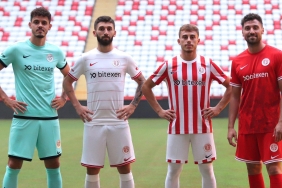 Antalyaspor, yeni sezon formalarını tanıttı 2 antalyaspor-yeni-sezon-formalarini-tanitti-PzNyLQDb.jpg