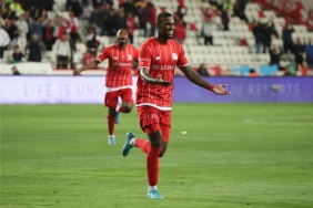 Antalyaspor'da Haji Wright imzayı atıyor 4 antalyasporda-haji-wright-imzayi-atiyor-In7Rj99p.jpg