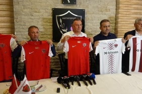 Atakaş Hatayspor’un yeni sezonda giyeceği formalar basına tanıtıldı 6 atakas-hataysporun-yeni-sezonda-giyecegi-formalar-basina-tanitildi-pmJ7Kcj1.jpg