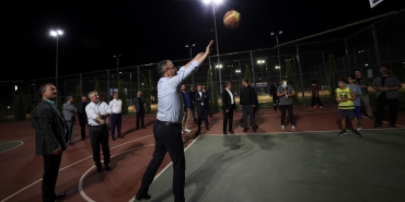 bakan-kasapoglu-corumda-genclerle-basketbol-oynadi-fNHZV9OX.jpeg