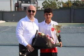 Başkan Bıyık, Emirhan Bulut'u İspanya’ya uğurladı 3 baskan-biyik-emirhan-bulutu-ispanyaya-ugurladi-th88DwYq.jpg