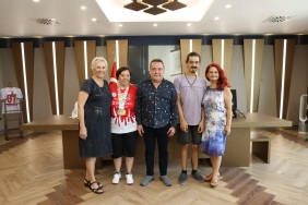 Benay Balcı ve Merve Peker, mutluluğunu Başkan Böcek ile paylaştı 5 benay-balci-ve-merve-peker-mutlulugunu-baskan-bocek-ile-paylasti-n72hXO9B.jpg