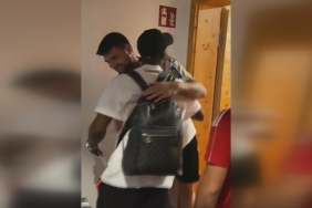 Beşiktaş'ın kalecisi Ersin Destanoğlu, yeni transfer Jackson Muleka'yı Avusturya kampında karşıladı 5 besiktasin-kalecisi-ersin-destanoglu-yeni-transfer-jackson-mulekayi-avusturya-kampinda-karsiladi-jnYZuPjA.jpg