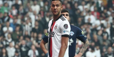 besiktasta-josef-de-souza-gelismesi-ameliyat-olma-ihtimali-var-gR9b6Jbm.jpg