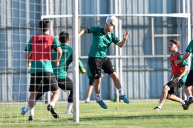 Bursasporlu futbolcular forma savaşı veriyor 6 bursasporlu-futbolcular-forma-savasi-veriyor-ThLfWrqu.jpg