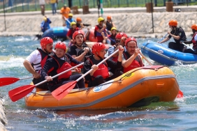 cumhurbaskani-yardimcisi-oktay-ile-bakan-kasapoglu-uluslararasi-rafting-turkiye-grand-prixsine-katildi-zhDgkPfn.jpeg