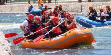 cumhurbaskani-yardimcisi-oktay-ile-bakan-kasapoglu-uluslararasi-rafting-turkiye-grand-prixsine-katildi-zhDgkPfn.jpeg