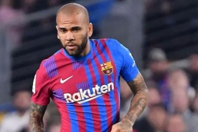 dani-alves-barcelona-kulup-icin-tarih-yazan-insanlari-umursamiyor-XgYhYVKv.jpg
