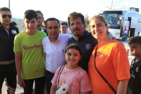 emre-belozoglu-ve-basaksehirli-futbolculara-yogun-ilgi-qTsHgCmZ.jpg