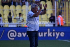 fenerbahce-dinamo-kiev-maci-oncesi-dikkat-ceken-goruntu-lucescu-ve-taraftarlar-1zyQ1aGq.jpg