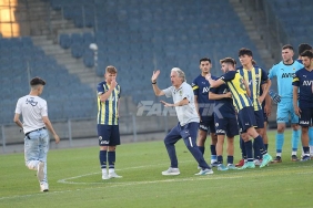fenerbahce-partizan-macinin-ardindan-sok-olay-o-taraftarlari-jorge-jesus-engelledi-5gr1EXOz.jpg
