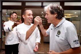 Fenerbahçe'de Jesus ve Emre Mor'un doğum günü kutlandı 6 fenerbahcede-jesus-ve-emre-morun-dogum-gunu-kutlandi-JKzgN6i3.jpg