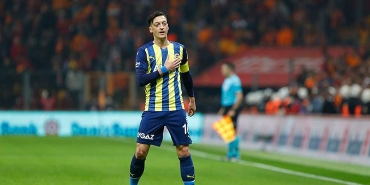 fenerbahcede-mesut-ozil-sevinci-menajerine-talimat-verdi-gn7baeaG.jpg