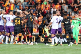 Galatasaray-Fiorentina maçında gerginlik! 3 galatasaray-fiorentina-macinda-gerginlik-DOIXFBPK.jpg