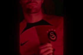 Galatasaray yeni transferi böyle açıkladı 1 galatasaray-yeni-transferi-boyle-acikladi-tczDHsX3.jpg