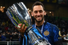 hakan-calhanoglu-manchester-united-yolunda-G7SDaZHS.jpg
