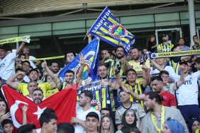 kadikoy-degil-graz-fenerbahce-partizan-maci-dolu-tribunler-onunde-oynandi-jmFDH5mP.jpg