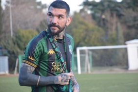 Kocaelispor, Dimitris Kolovos ile yollarını ayırdı 5 kocaelispor-dimitris-kolovos-ile-yollarini-ayirdi-bs8PTfAA.jpg