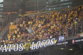 Maccabi Netanya taraftarından yoğun ilgi 2 maccabi-netanya-taraftarindan-yogun-ilgi-F27R4GXD.jpg