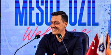 mesut-ozilin-imzasi-sonrasi-ortaya-cikti-fenerbahce-ve-premier-lig-detayi-yaI5Yaj2.jpg