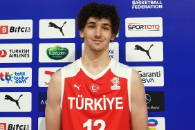 Sadık Emir Kabaca: Milli Takım’da oynamak çok gurur verici 2 sadik-emir-kabaca-milli-takimda-oynamak-cok-gurur-verici-63eGvgsU.jpg