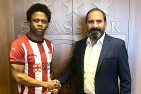 sivasspor-clinton-njieyi-renklerine-bagladi-hWXOJJ2i.jpg