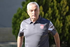 sivasspor-teknik-direktoru-riza-calimbaydan-morutan-aciklamasi-insallah-cozerler-lby6bY5p.jpg