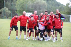 sivasspor-yeni-sezon-hazirliklarina-devam-etti-rcMqVkiM.jpg