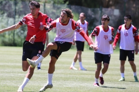 Sivasspor, yeni sezona tam gaz hazırlanıyor 7 sivasspor-yeni-sezona-tam-gaz-hazirlaniyor-Bf8g6qft.jpg