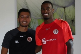 Son dakika! Antalyaspor, Haji Wright ile 3 yıllık sözleşme imzaladı 4 son-dakika-antalyaspor-haji-wright-ile-3-yillik-sozlesme-imzaladi-C1Ne4rFS.jpg