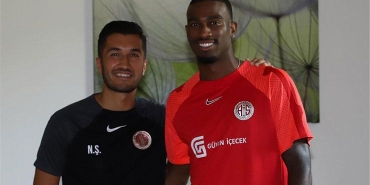 son-dakika-antalyaspor-haji-wright-ile-3-yillik-sozlesme-imzaladi-C1Ne4rFS.jpg