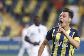 son-dakika-fenerbahcede-mesut-ozil-donemi-resmen-sona-erdi-nhPEKfdJ.jpg
