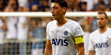 son-dakika-fenerbahcede-mesut-ozilin-ayriligi-resmilesiyor-YMTMPOAs.jpg
