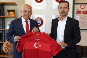 TPFD Başkanı Saffet Akyüz'den TFF Başkanı Mehmet Büyükekşi'ye ziyaret 5 tpfd-baskani-saffet-akyuzden-tff-baskani-mehmet-buyukeksiye-ziyaret-xMHdZAtx.jpg