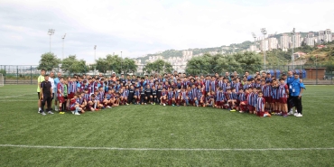 trabzonspor-futbol-okullari-etkinligi-basladi-PZNvVu5L.jpg