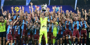 trabzonspor-super-kupa-zaferini-coskuyla-kutladi-iste-kare-kare-o-anlar-P48addhb.jpg