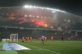 trabzonspor-taraftarindan-olimpiyat-stadina-hucum-ecV1uvYW.jpg