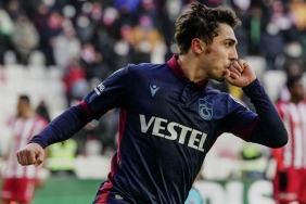 Trabzonspor'da Abdülkadir Ömür'ün talipleri artıyor! Roma ve Sevilla takipte 6 trabzonsporda-abdulkadir-omurun-talipleri-artiyor-roma-ve-sevilla-takipte-1U7bKYkn.jpg