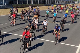 Yüzlerce bisikletli Formula 1 pistine çıktı 1 yuzlerce-bisikletli-formula-1-pistine-cikti-cdwc2Tnd.jpg