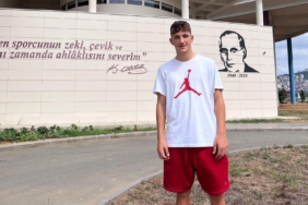 Ahmetcan Kaplan'dan Özkan Sümer Futbol Akademisi'ne ziyaret 7 ahmetcan-kaplandan-ozkan-sumer-futbol-akademisine-ziyaret-YrdfHdJS.jpeg