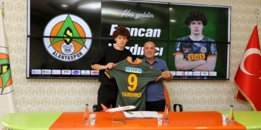 alanyaspor-erencan-yardimci-ile-sozlesme-yeniledi-nYBj84CQ.jpg