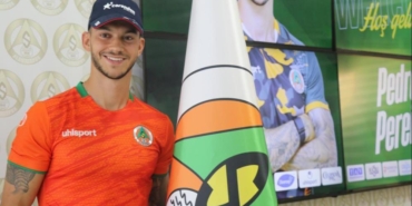 alanyaspor-pedro-pereirayi-renklerine-bagladi-AxlZTHzh.jpg