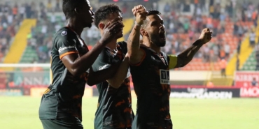 alanyaspor-pes-etmedi-8ZsQBWJd.jpg