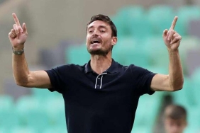 Albert Riera'dan muhteşem başlangıç! 4 albert-rieradan-muhtesem-baslangic-F4qs8I8U.jpg