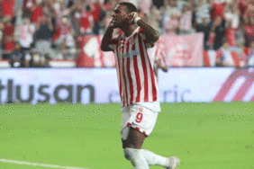 Antalyaspor'lu Haji Wright durdurulamıyor! Son 12 maç 13 gol... 1 antalyasporlu-haji-wright-durdurulamiyor-son-12-mac-13-gol-YX5SD9Lk.gif
