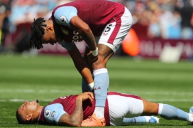 Aston Villa'ya Diego Carlos'tan kötü haber! Aşil tendonu koptu 3 aston-villaya-diego-carlostan-kotu-haber-asil-tendonu-koptu-e8ja29Ep.jpg